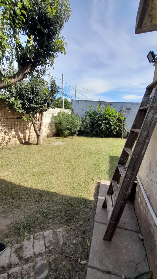 CASA EN VENTA / ZELARRAYAN AL 2800