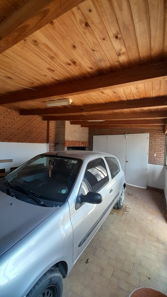 CASA EN VENTA / ZELARRAYAN AL 2800