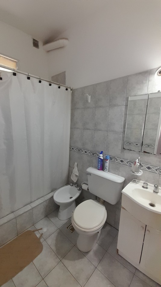 CASA EN VENTA / ZELARRAYAN AL 2800