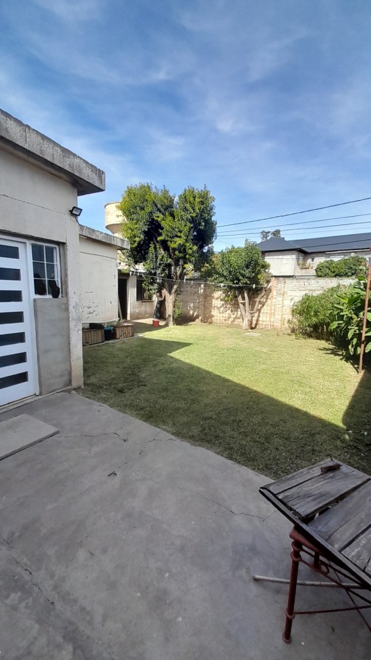 CASA EN VENTA / ZELARRAYAN AL 2800